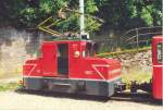 AEG Grubenelektrolokomotive Nr. 39 bei der Einfahrt in den Besucherstollen. Museumsbahnen Fonds de Gras Luxemburg. Aufgenommen im Juni 2002, von Negativ abgescannt.