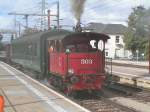 Nachdem die Stehkesseldampflok den ganzen Bahnhof von Rodange in Dampf gehllt hatte, setzte sie sich in Richtung Ptange in Bewegung.