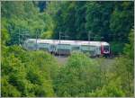 Die 9,5 km lange, eingleisige Strecke Kautenbach-Wiltz verluft durch ein romantisches Tal und bedingt durch den engen Kurvenradius, hrt man das Schleifen der Rder lange, bevor der Wendezug auftaucht. 14.06.09 (Hans) 