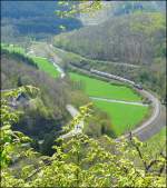 Anders als vom Aussichtspunkt  Hockslay , sieht man von der  Spatzlee  (370 m) den Bahnhof von Kautenbach nicht, man hat aber eine schne Aussicht in das Tal der Wiltz.