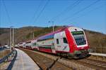 . Steuerwagen 007 hngt am Schlu des kurzen Zuges in Richtung Troisvierges, aufgenommen beim Halt in Drauffelt.  28.02.2018  (Hans)