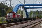 CFL Diesellok DE18 304 fhrt in krze mit einem kurzen Flachwagen Gterzug in den Bahnhof von Ettelbrck ein.