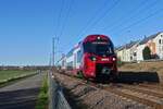 Nach langer Zeit waren wir mal wieder an der Zugstrecke zwischen Lintgen und Mersch unterwegs, der Neue Triebzug 2411 kommt uns nahe Rollingen – Mersch in Richtung Luxemburg entgegen, dieser