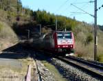 Lok 4010 mit Zug IR 3737 hat soeben den Tunnel hinter Mecher in sdlicher Richtung verlassen und wird in Krze die Haltestelle in Drauffelt erreichen.