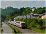 Die RB 3241 Wiltz - Luxemburg durchfhrt am 01.05.2011 das idyllische, von der Burg Bourscheid berragte Sauertal in Michelau.