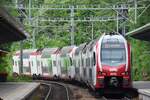 LUXEMBOURG, 21.06.2023, Ausfahrt der Doppeltraktion 2320/2315 aus dem Bahnhof Pfaffenthal-Kirchberg