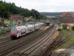 CFL 2302 zieht am 22. August 2014 den CFL 2303, den DB Regio 429 008 und den CFL 2305 durch Kronach in Richtung Lichtenfels.