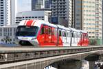 rapidKL Monorail Garnitur 29 mit den Nummern 2933 - 2936 (Hersteller: Scomi Rail, Type SUTRA) am 13.Dezember 2023 zwischen den Stesen's BBCC-Hang Tuah (MR4) und Imbi (MR5).