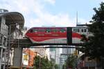 rapidKL Monorail Garnitur 21 mit den Nummern 2101 - 2104 (Hersteller: Scomi Rail, Type SUTRA) am 13.Dezember 2023 bei der Stesen KL Sentral (MR1).