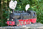 Beton-Modellbahn in Gerbstedt
Dieses Modell von 2014 zeigt die Preußische Dampflok 94 462 (Baujahr 1924), die kurzzeitig von 1951 bis 1953 auf der Halle-Hettstedter-Eisenbahn (HHE) gefahren sein soll.

🧰 Verein Freunde der Halle-Hettstedter-Eisenbahn e.V.
🕓 7.8.2022 | 9:53 Uhr