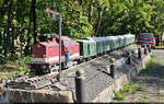 Beton-Modellbahn in Gerbstedt   Fahrt frei  für 201 867-9 (110 867-9 | DR V 100.1) mit den Reichsbahn-typischen Reko-Wagen.