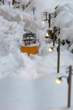 4.12.2020 ein Klima Pflug kämpft sich durch die Schneemassen auf der GGB 