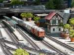 Gartenanlage Hotel Bellevue in Wengen - 2 LGB Loks mit Personenzug unterwegs am 13.07.2013