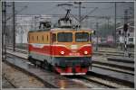 Bei strmendem Regen setzt 461-036 in Bar an den Regio nach Podgorica.