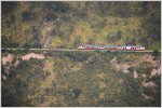 R6104 mit eienm CAF Triebzug der BR 6111 zwischen Bioče und dem Mala Rijeka Viadukt.