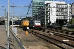 Ein ITL-zug und ein Koploper stehen neben einander in Utrecht Centraal.