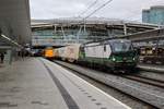 Am 16.03.2019 durchfährt 193 733 mit einem Containerzug den Bahnhof Utrecht Centraal in Richtung Nordseeküste.