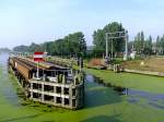 Eisenbahn-Drehbrcke auf der Gouwe bei Alphen aan den Rijn ist fr den Schiffverkehr geffnet;110903