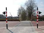 ....und dann meine eigene Projekt am 28-2-2008. Wieder eine  neue  Bahnbergang in Drachten-Nijtap! Die alte Bahnstrecke (ohne Gleise) ist noch da und die Bahnbergang als Denkmal 20 Jahre spter. Und jetzt noch ein Zug…..!