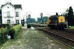 2229 mit Lokzug zwischen Roermond und Venlo auf Bahnhof Swalmen am 26-07-1991.