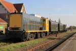 2278 der Stichting Stadskanaal Rail (STAR) mit ein Sonderfahrt Stadskanaal-Veendam für die Stichting Spoorverleden Drachten auf Bahnhof Stadskanaal am 1-11-2014.