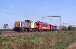 6419 NS mit Dienstzug 50099 (Utrecht GE - Onnen) bei Staphorst, 03.05.1999. Lok NS 1637 und einen Hbis. Bild 7867.