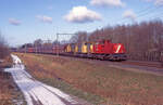 NS 6454 - 6427 - 6405 mit Kohlenzug von Amsterdam Westhaven nach Möllen bei Babberich, 17.02.1999. Bild 7806.