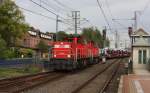 Die derzeit unter DB Schenker fahrenden ex Holland Dieselloks 6464 und 6469 erreichen am 9.9.2014 mit einem Autotransportzug nach Zeebrügge aus Osnabrück kommend um 17.45 Uhr den Grenz- und