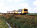 Wadlopers 3113 und 3220 mit Zug 8248 Harlingen-Leeuwarden bei Dronrijp (Frysln) am 16-8-1991.