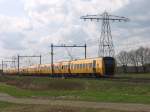 Buffels 3406, 3421 und 3416 mit Regionalzug 9145 Zwolle-Groningen bei Herfte am 2-4-2010.