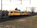 165 mit Regionalzug 6128 Arnhem Velperpoort-Tiel in Elst am 28-2-1995. Bild und scan: Date Jan de Vries.