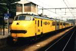 112 und 122 mit Regionalzug 7751 Arnhem-Winterswijk auf Bahnhof Arnhem am 26-6-1996. Bild und scan: Date Jan de Vries.