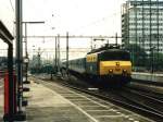 1136 mit IR 2347 Amsterdam CS-Hannover auf Bahnhof Amsterdam Centraal am 16-8-1996.