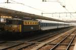 1144 mit IR 2345 Amsterdam CS-Berlin Zoo auf Bahnhof Amersfoort am 9-4-1996.