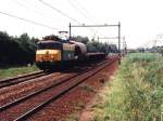 1142 mit Gterzug 54601 Uitgeest-Kijfhoek bei Barendrecht am 15-7-1994.