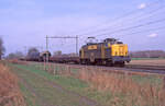 NS 1221 mit Zug 45121 (Beverwijk H - Hagen Vorhalle) bei Babberich am 19.04.1996, km 109.9, 11.29u. Scan (Bild 7131, Fujichrome100).