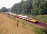 NS 1617 mit Int-2345 (Hoofddorp - Berlin Hbf) bei Oldenzaal am 14.08.1991, 15.06u.