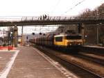 1642 mit Gterzug 48121 Amsterdam Westhaven-Voerde auf Bahnhof Arnhem am 17-3-1998. Bild und scan: Date Jan de Vries.