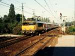 1653 der NS mit einem EC-Zug Amsterdam CS-Kln Hbf auf Bahnhof Emmerich am 05-09-1996.