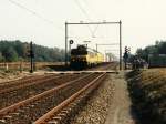 1644 und 1310 mit Gterzug 42344 Sopron-Maasvlakte bei Ginkel am 13-10-1996. Bild und scan: Date Jan de Vries.

