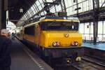 1715 am 02.März 2002 in der Amsterdam Centraal Station. (Fotoscan)
