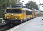 Lokomotive 1723 fhrt mit einem Regionalzug in Amsterdam Centraal ein (29.10.2007)