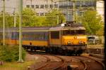 NS 1754 am 26/06/09 mit ein intercity aus Roosendaal im bahnhof Deventer.