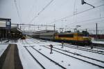 NS 1729 mit dem von der Unisiff gebrachten DZ 13212 bei der Weiterfahrt heute in Venlo.