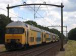 Doppelstockwagen 7435 und die 1715 mit Regionalzug RE 9640 Deurne-Nijmegen bei Vlierden am 19-7-2012.