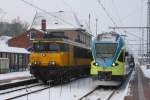 Systemwechselbahnhof Bad Bentheim am 16.01.2013  Die niederlndische 1747 Elektrolok hat gerade den Intercity aus  Schiphol gebracht und geht nun vom Zug.