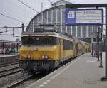 NS E 1843 mit DDm-1 als IC nach Enkhuizen fhrt heute von spoor 11a in Amsterdam am 24.02 2011