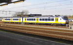 Der zweiteilige Sprinter-Triebzug 2140 (94 84 4369140-7) wartet in Utrecht CS auf neue Aufgaben (31.3.17).