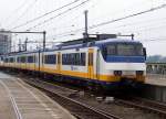 Sprinter fhrt am 20.06.2007 in den Bahnhof Amsterdam Centraal ein.