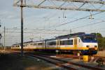 Selten ist ein Sprinter auf die Linie Amersfoort-Zwolle, Sprinter 2995 am 07/09/09 mit ein regionalzug im Bahnhof 't Harde.
